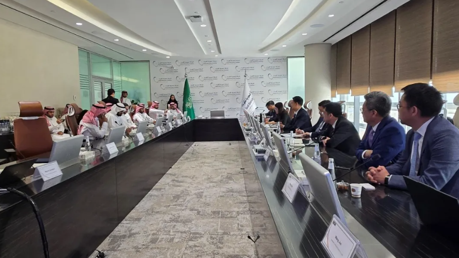 特锐德高层随青岛市商务代表团与沙特电力公司高层举行会谈